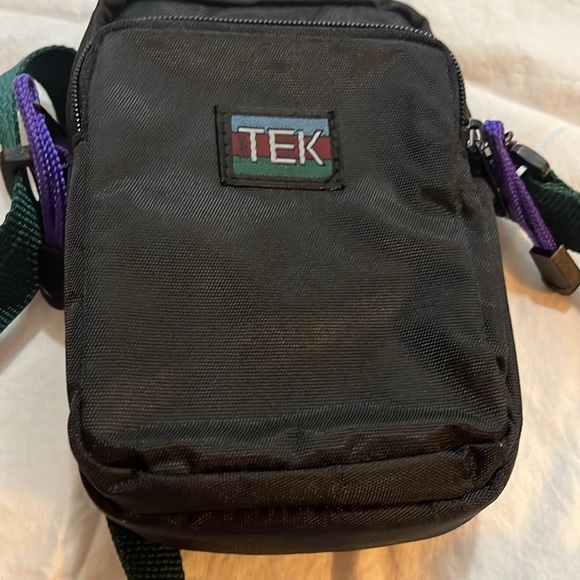 Vintage TEK Crossbody Zipper Black and Green Belt Camera Bag - Picture 3 of 8